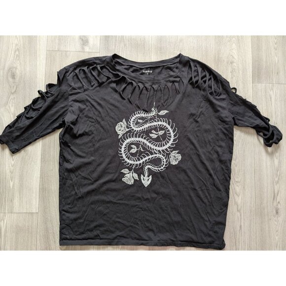 Black Torrid Classic Fit Boho Cutout Sleeve Top W/Snake & Rose Graphic Size 1 - Picture 4 of 7